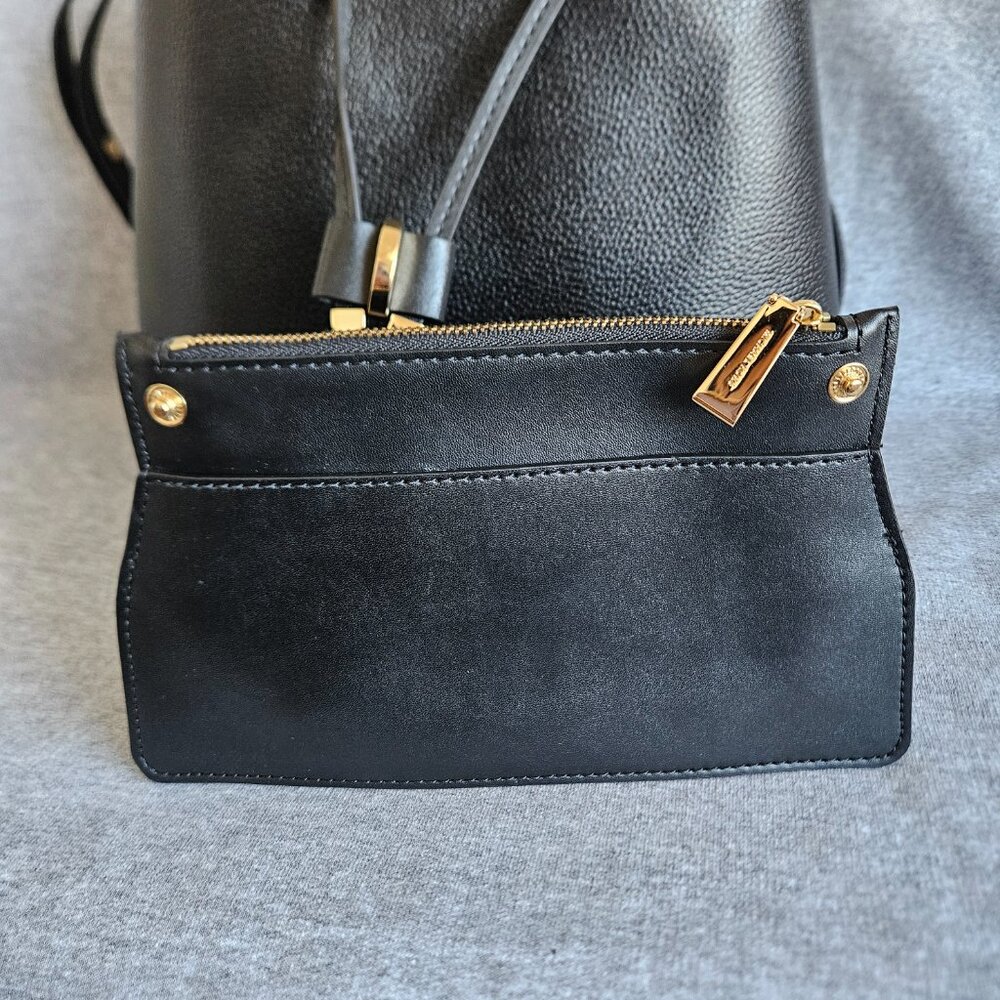 Michael Kors Mercer Gallery Convertible Bucket Leather Shoulder Bag Black/Gold - Picture 11 of 16